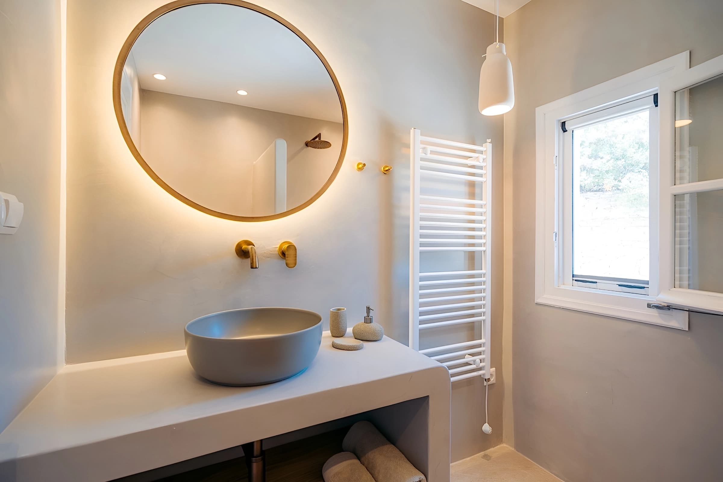 A standard bathroom in the main house