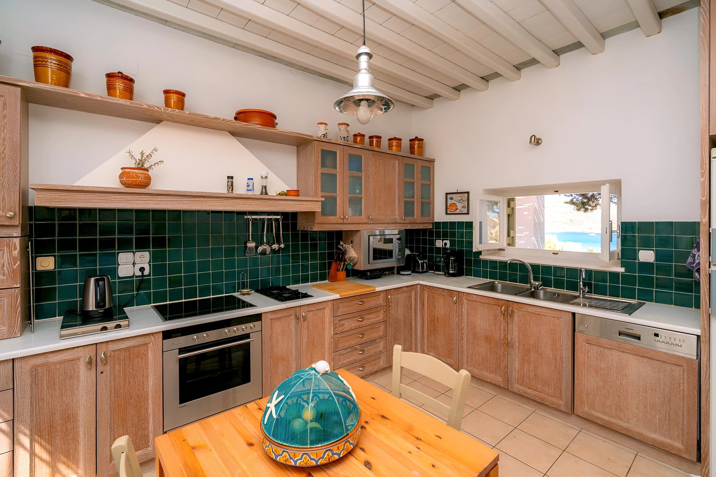 Cuisine entièrement équipée dans une villa de location de luxe à Sifnos