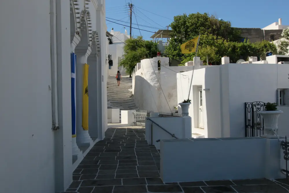 A flagstone lane between whitewashed houses in Apollonia, the capital of Sifnos