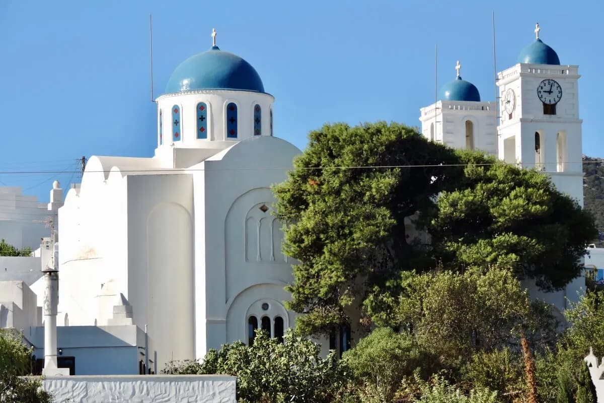 Apollonia village, the capital of Sifnos, with ceramic studios among its whitewashed lanes